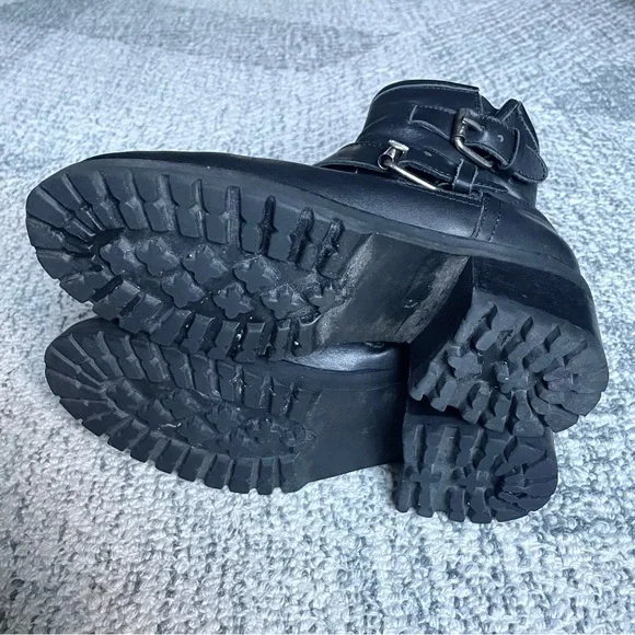 STEVE MADDEN “Gain” Genuine Leather Moto Boots Silver Buckles Lug Sole - Picture 8 of 9